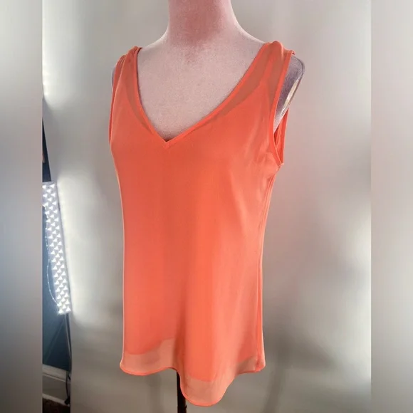 EUC White House Black Market Chiffon Tank Top - Picture 3 of 10